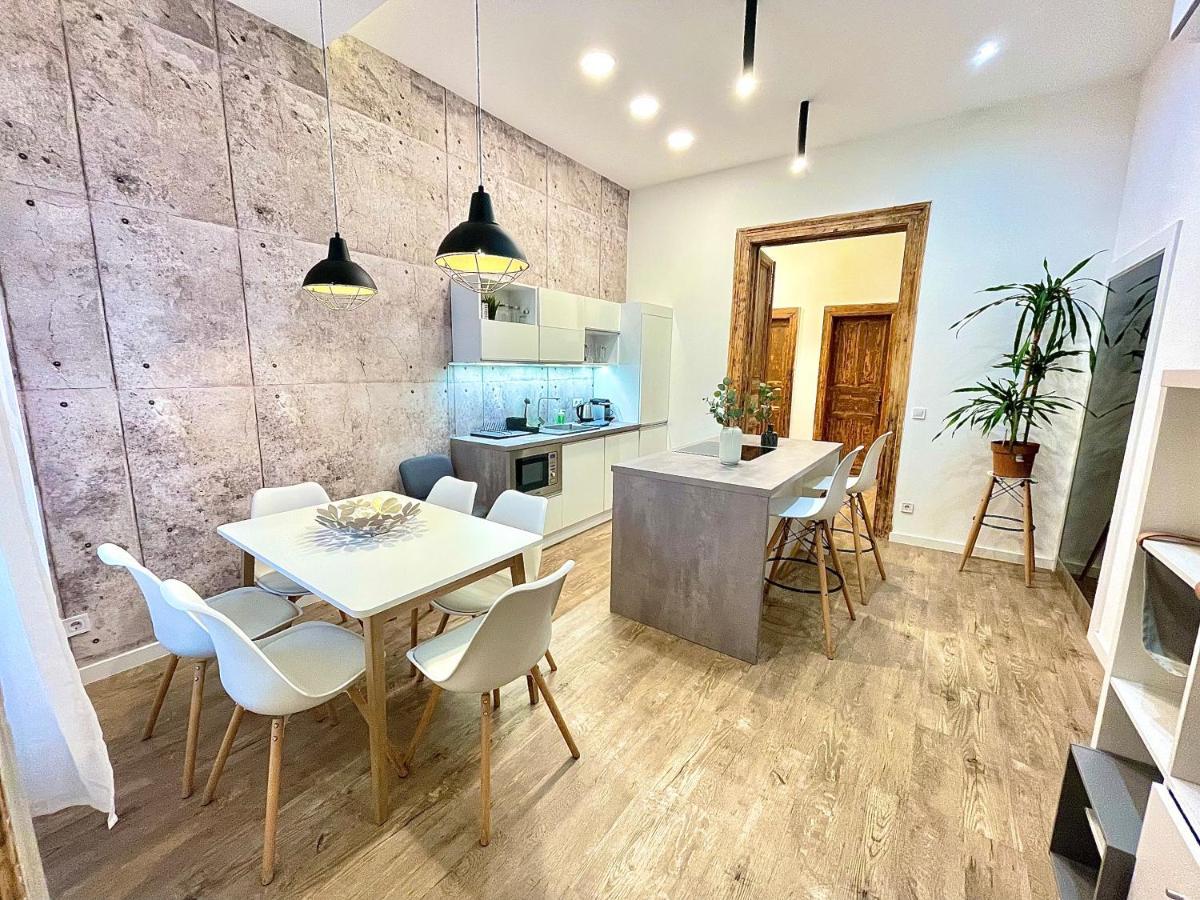 Dream Design Apartment - 3 Bedrooms & Finn Sauna Budapeste Exterior foto