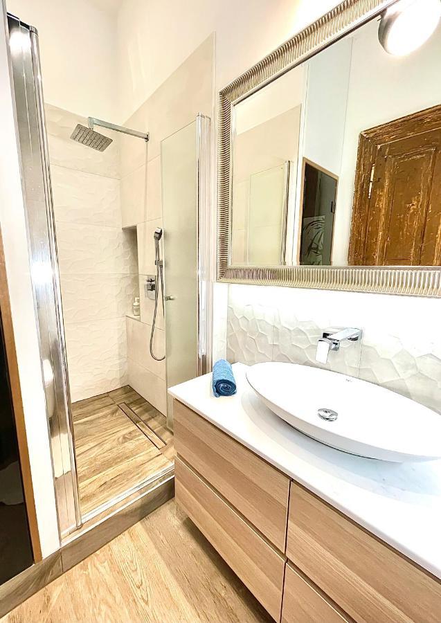 Dream Design Apartment - 3 Bedrooms & Finn Sauna Budapeste Exterior foto